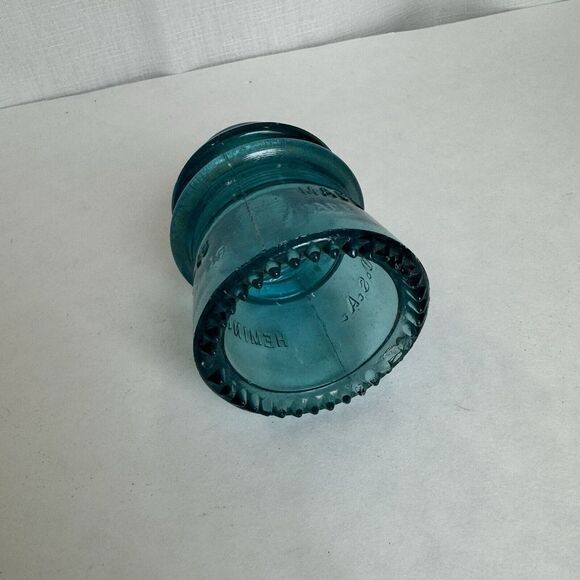 Antique Glass Insulator Hemingray-16 Aqua Color With Textured Base - Picture 3 of 5